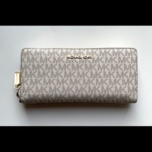 Michael Kors Wallet/Wristlet